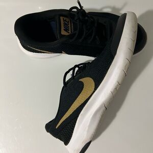 Women’s Size 5 Nike Flex Experience Rn 7 Black & Gold Shoes